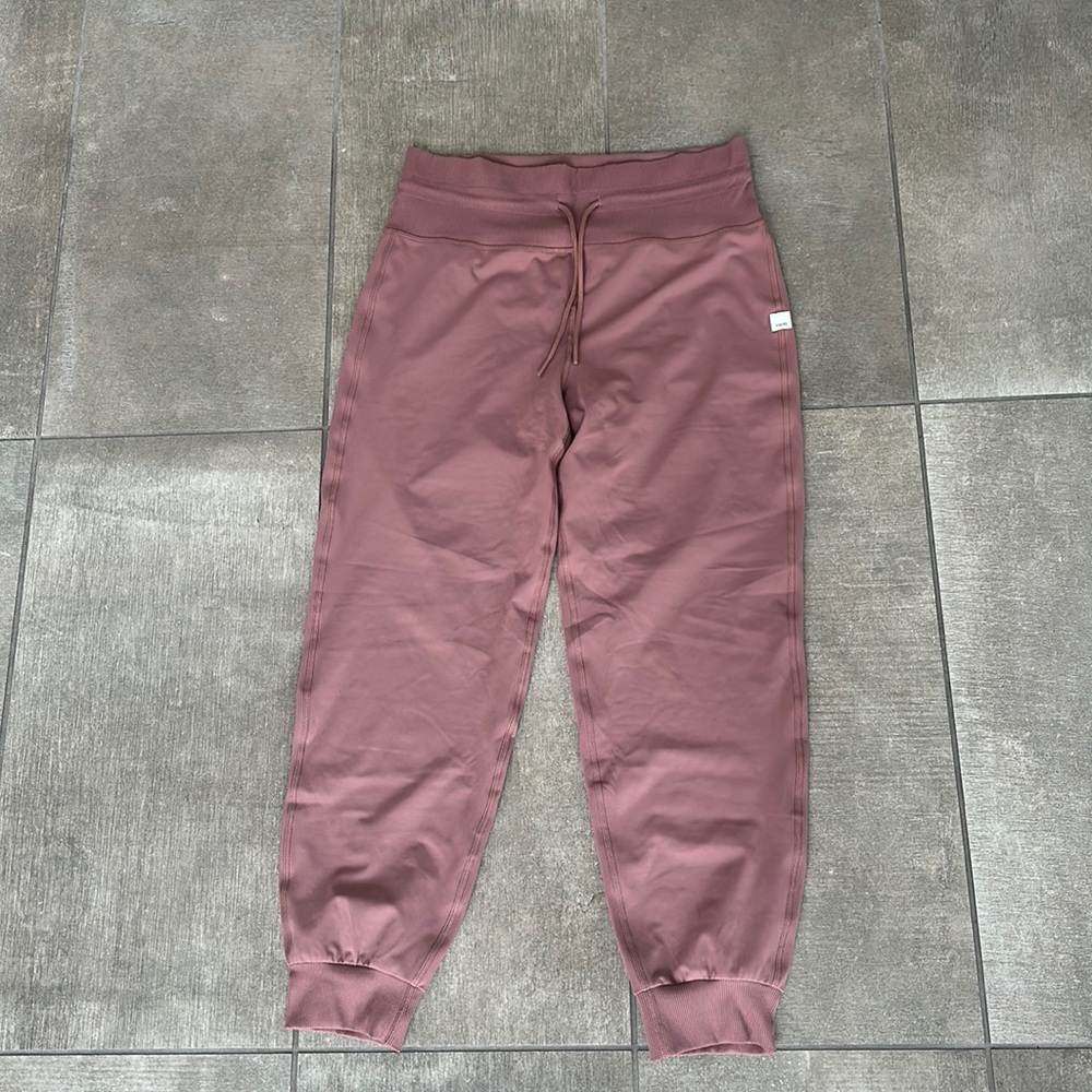 Vuori daily joggers L never worn NWOT